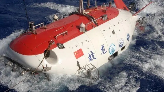 “蛟龍”號載人潛水器在西太平洋成功下潛